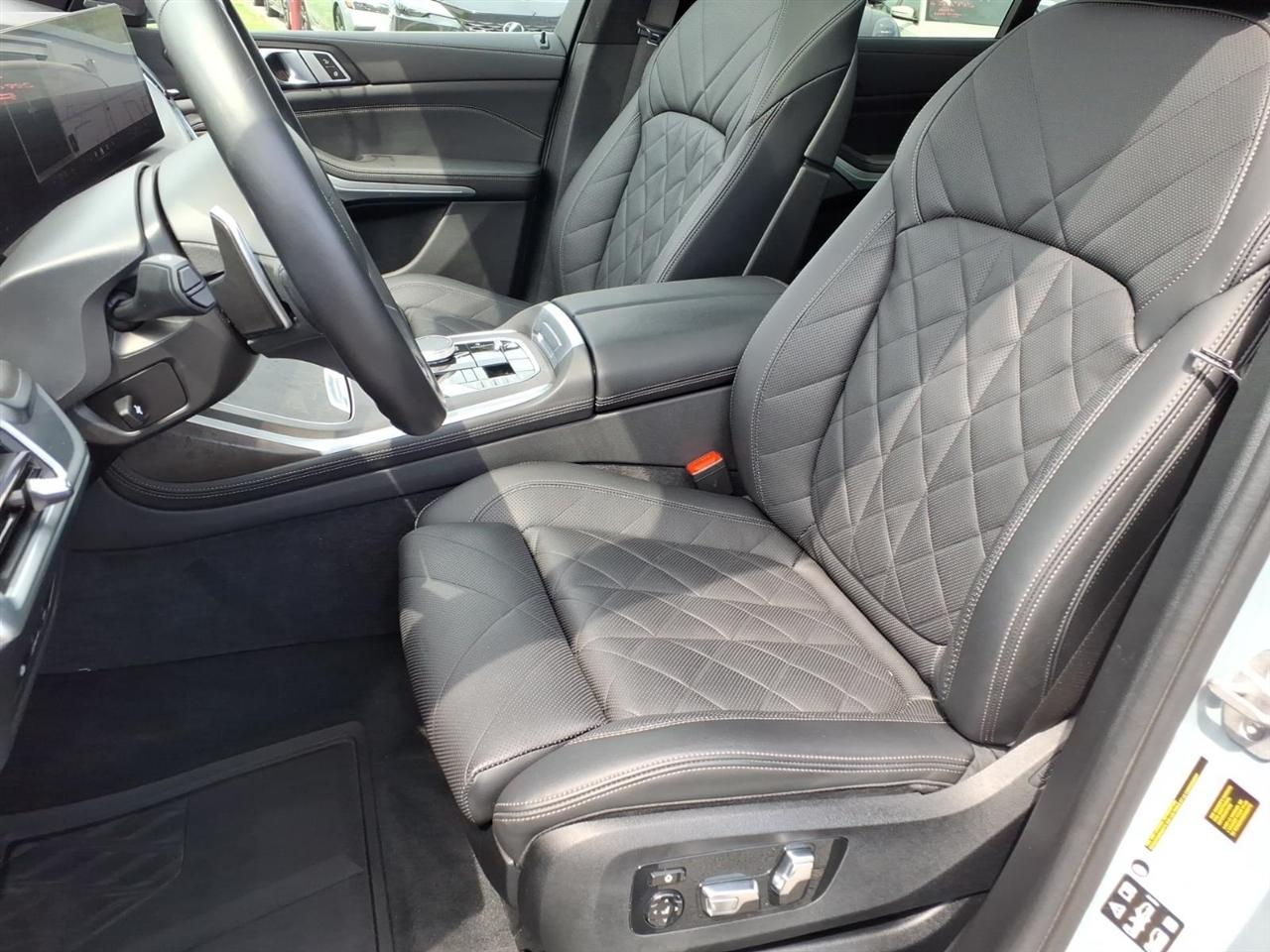 BMW X7 xDrive40i Sports Activity Vehicle 2025