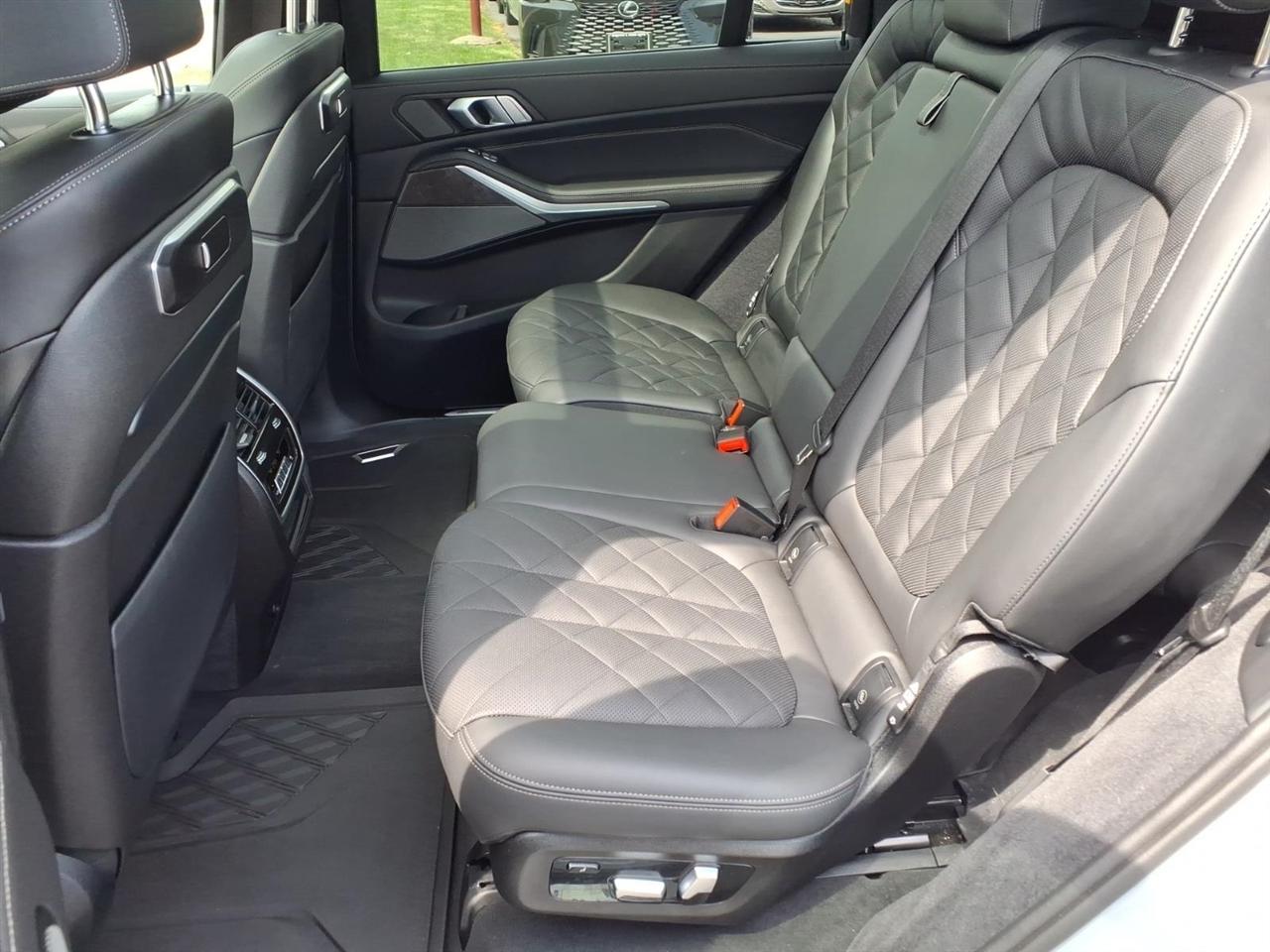 BMW X7 xDrive40i Sports Activity Vehicle 2025