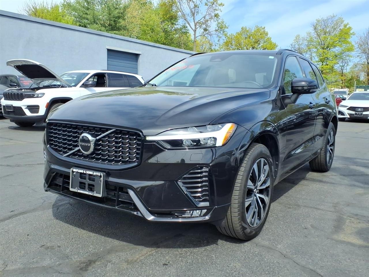 Volvo XC60 B5 AWD Core 2025