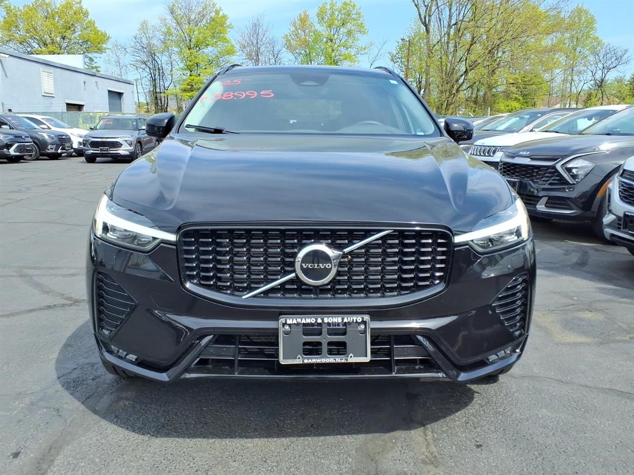 Volvo XC60 B5 AWD Core 2025