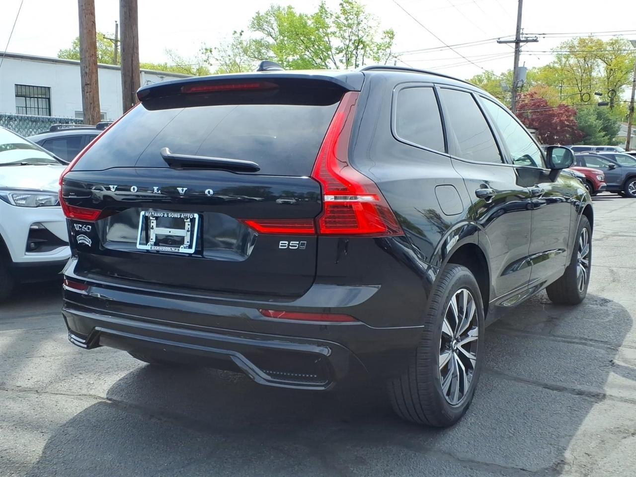 Volvo XC60 B5 AWD Core 2025