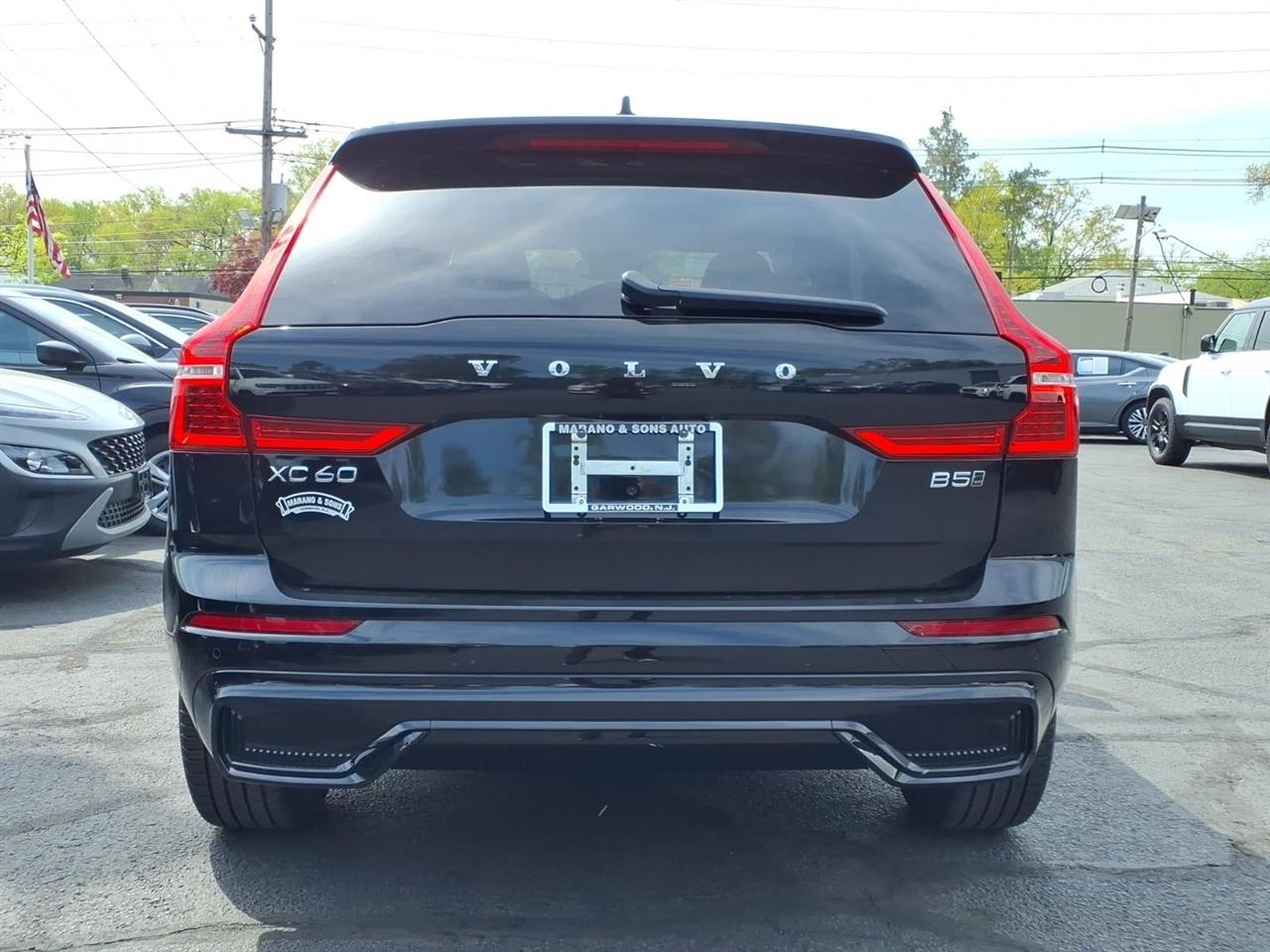 Volvo XC60 B5 AWD Core 2025