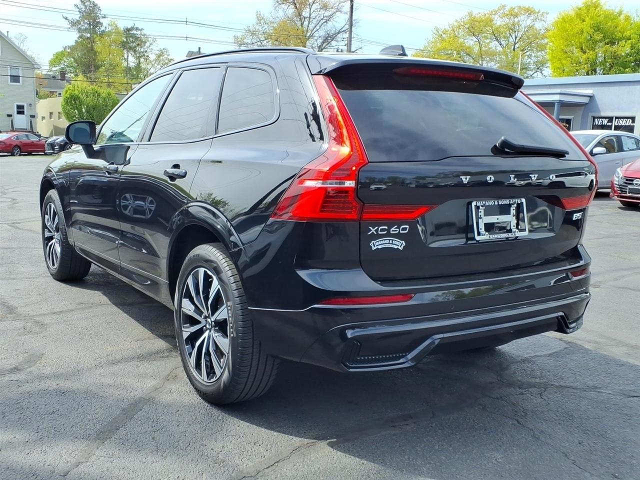 Volvo XC60 B5 AWD Core 2025