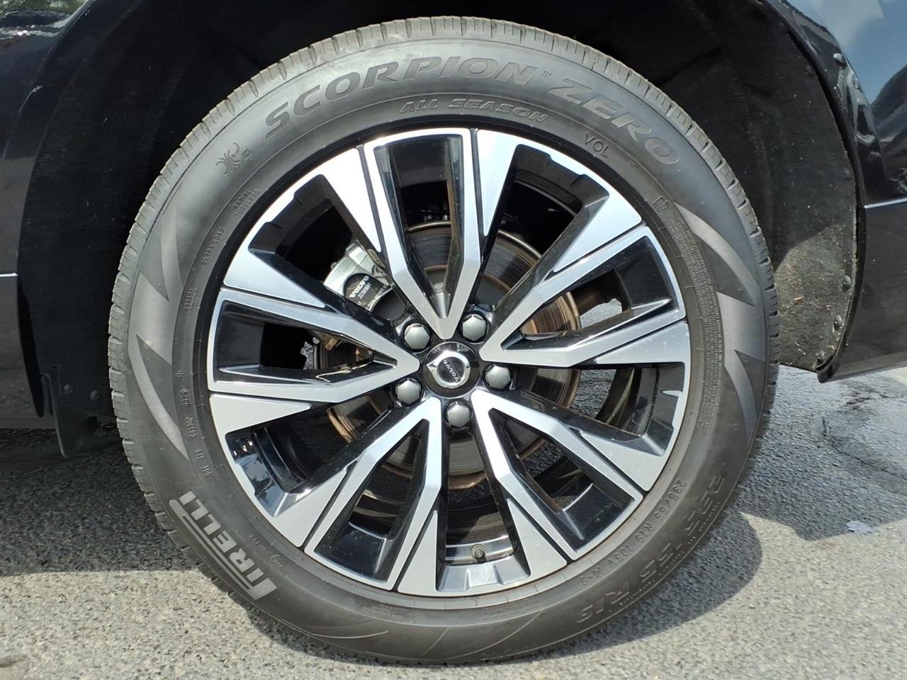 Volvo XC60 B5 AWD Core 2025