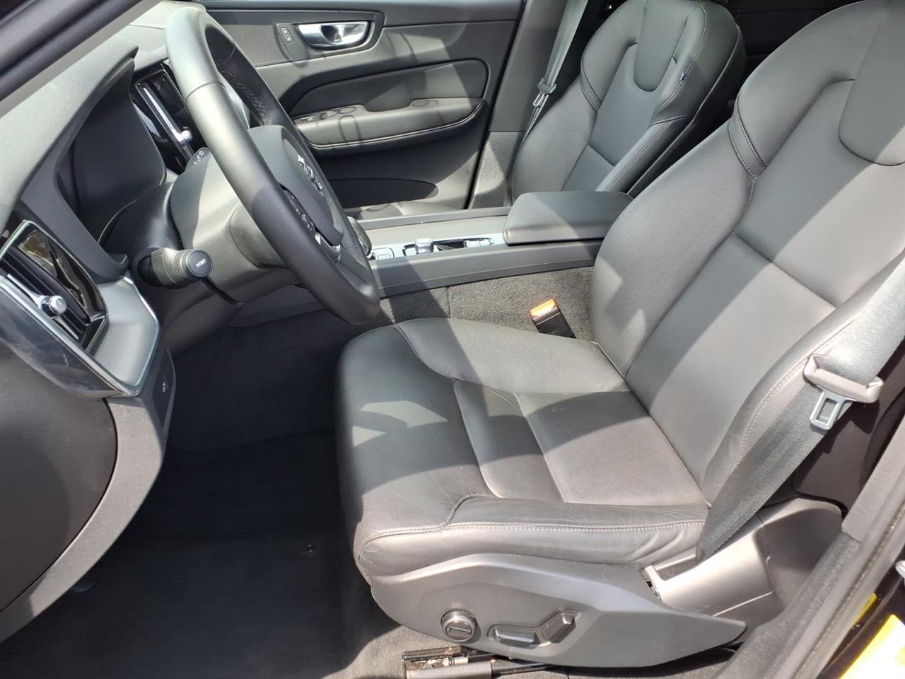 Volvo XC60 B5 AWD Core 2025