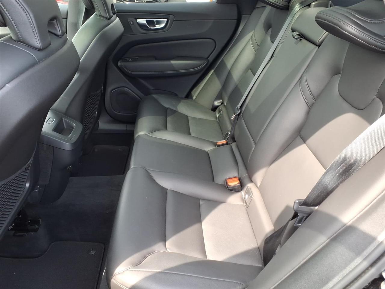 Volvo XC60 B5 AWD Core 2025