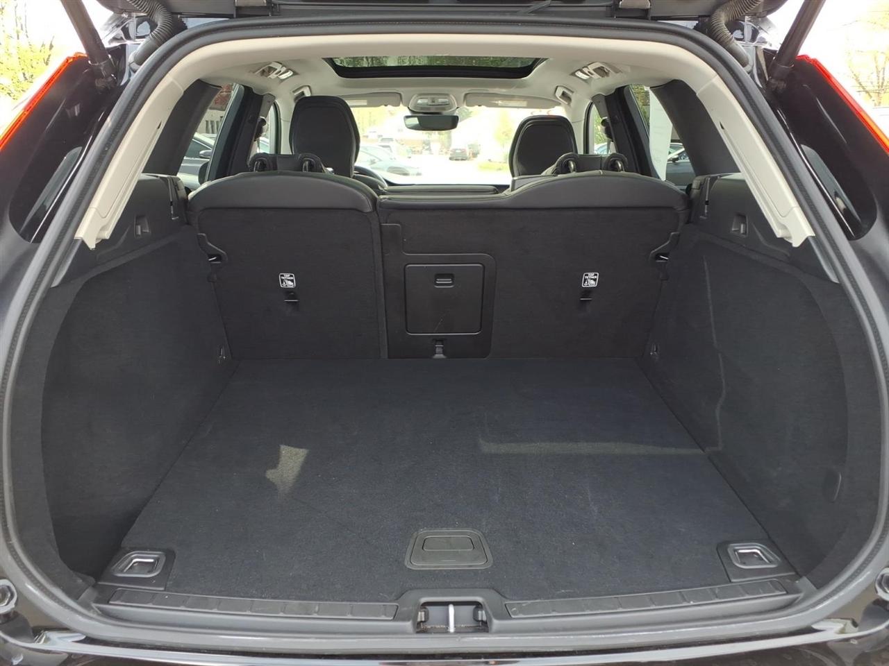 Volvo XC60 B5 AWD Core 2025