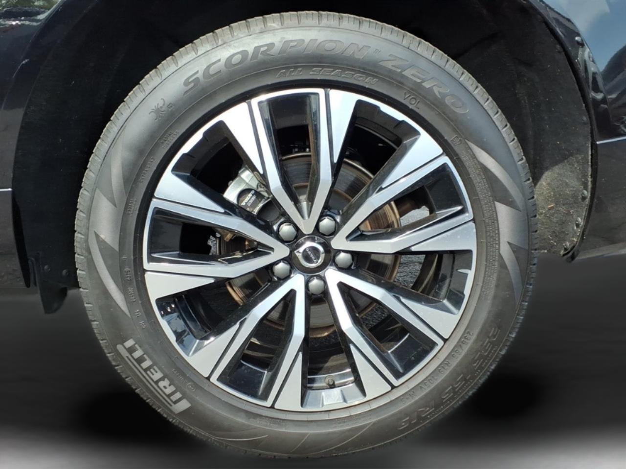 Volvo XC60 B5 AWD Core 2025