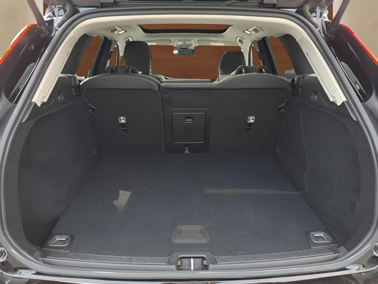 Volvo XC60 B5 AWD Core 2025