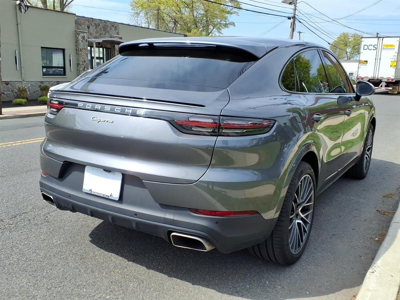 Porsche Cayenne Platinum Edition Hybrid Coupe AWD 2023
