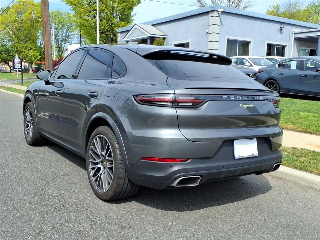 Porsche Cayenne Platinum Edition Hybrid Coupe AWD 2023