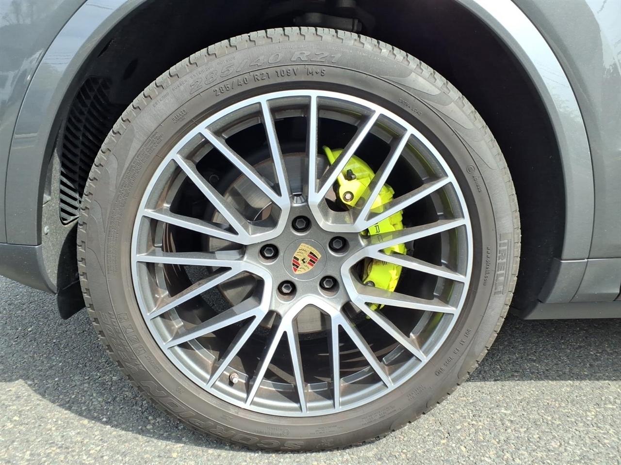 Porsche Cayenne Platinum Edition Hybrid Coupe AWD 2023