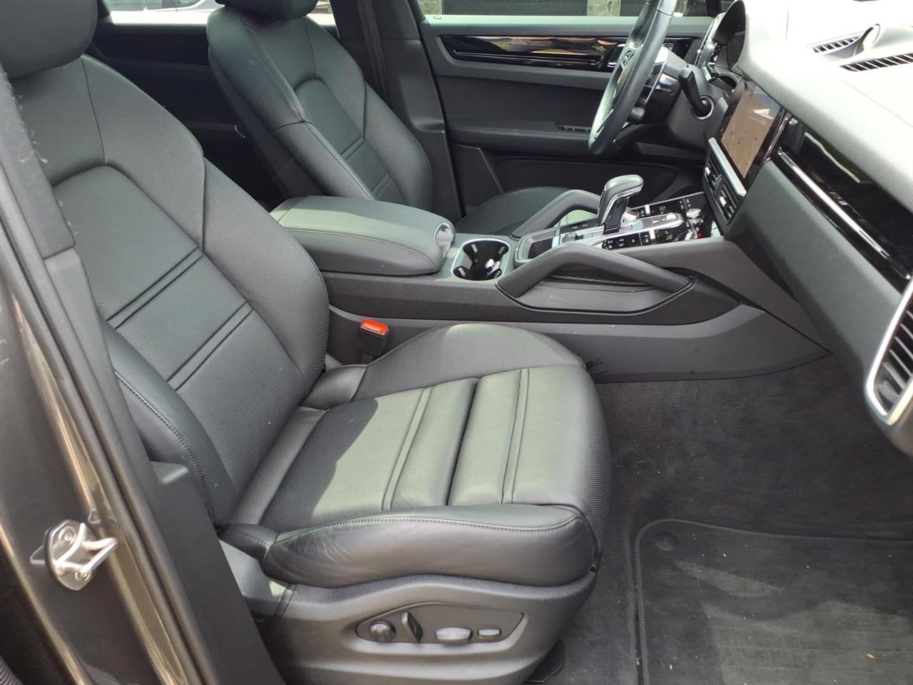 Porsche Cayenne Platinum Edition Hybrid Coupe AWD 2023