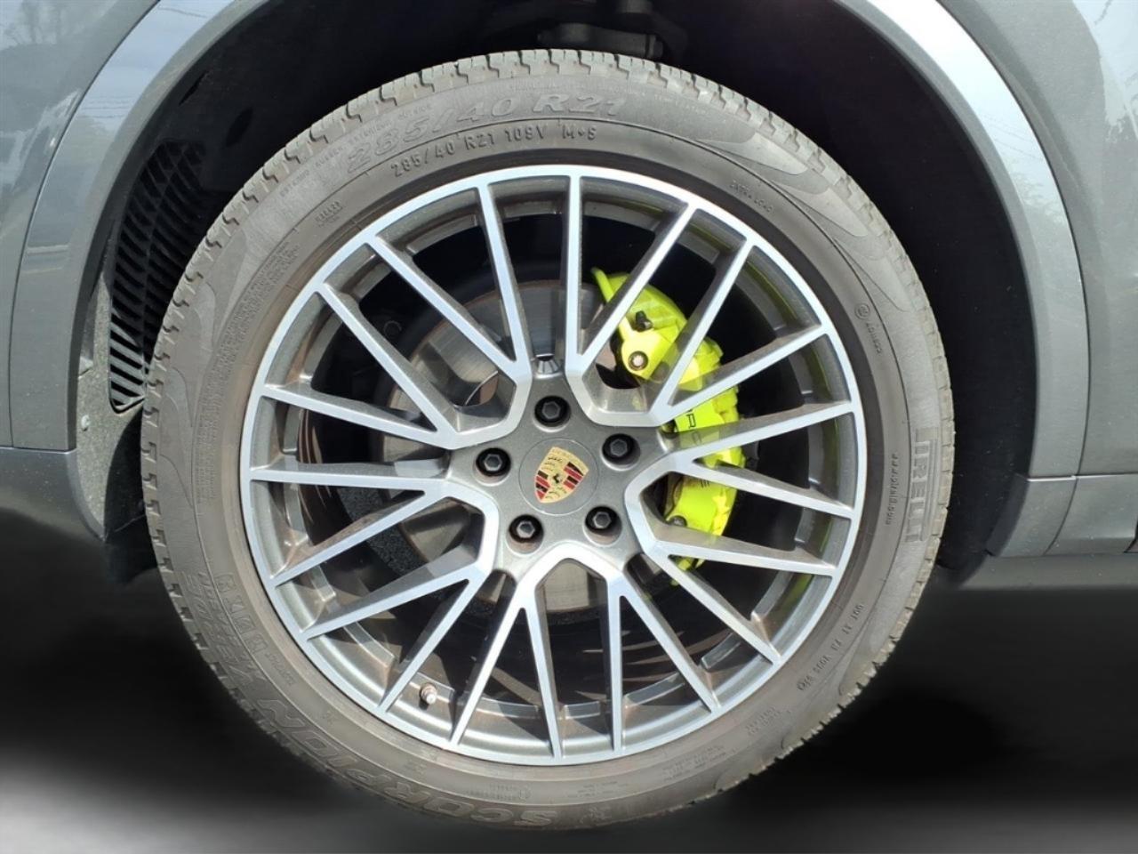 Porsche Cayenne Platinum Edition Hybrid Coupe AWD 2023