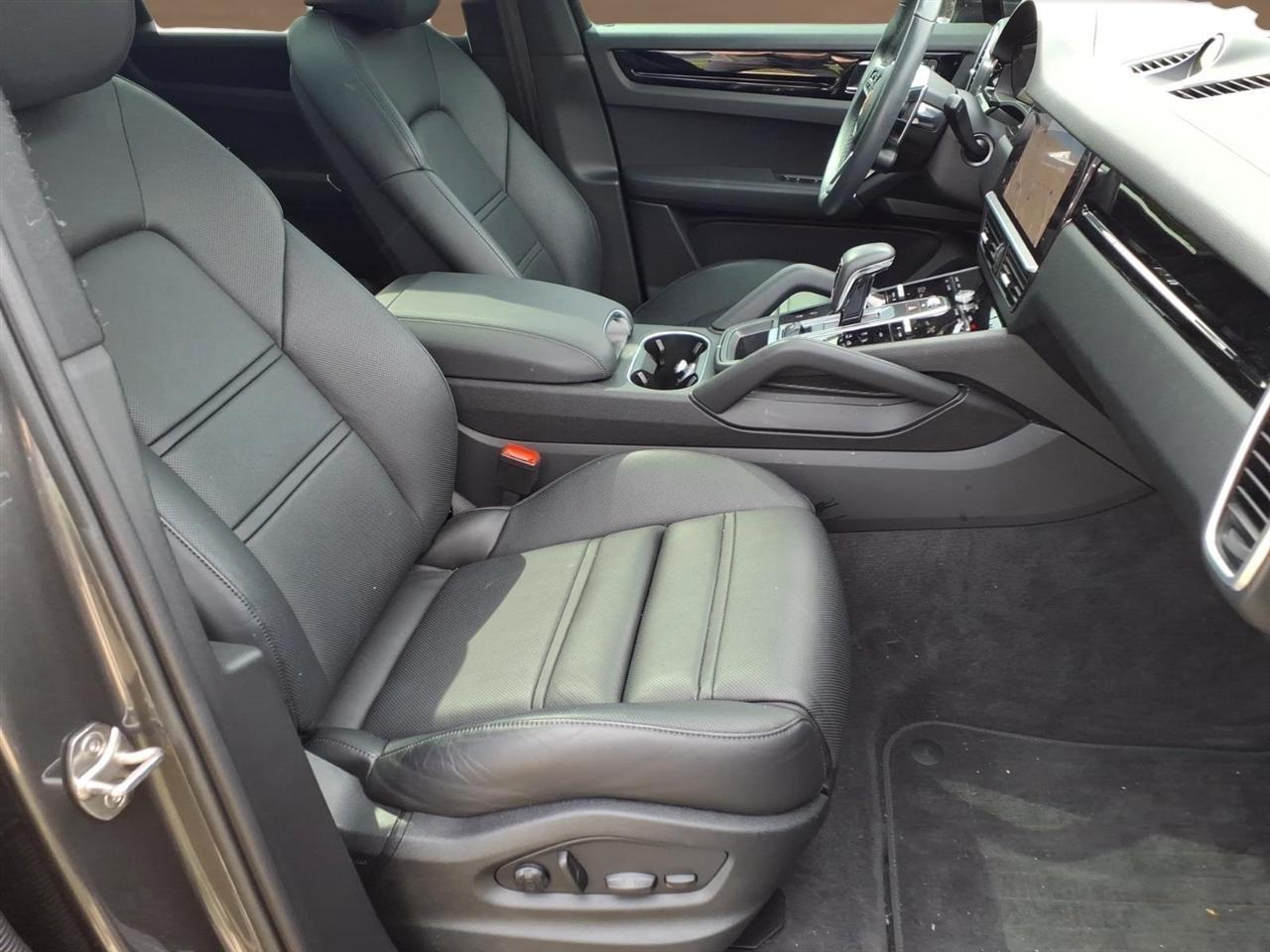 Porsche Cayenne Platinum Edition Hybrid Coupe AWD 2023