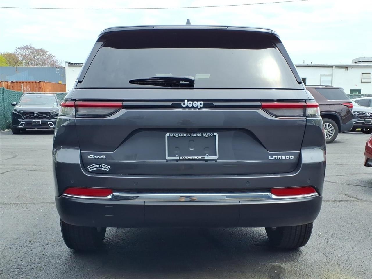 Jeep Grand Cherokee Laredo X 4x4 2025