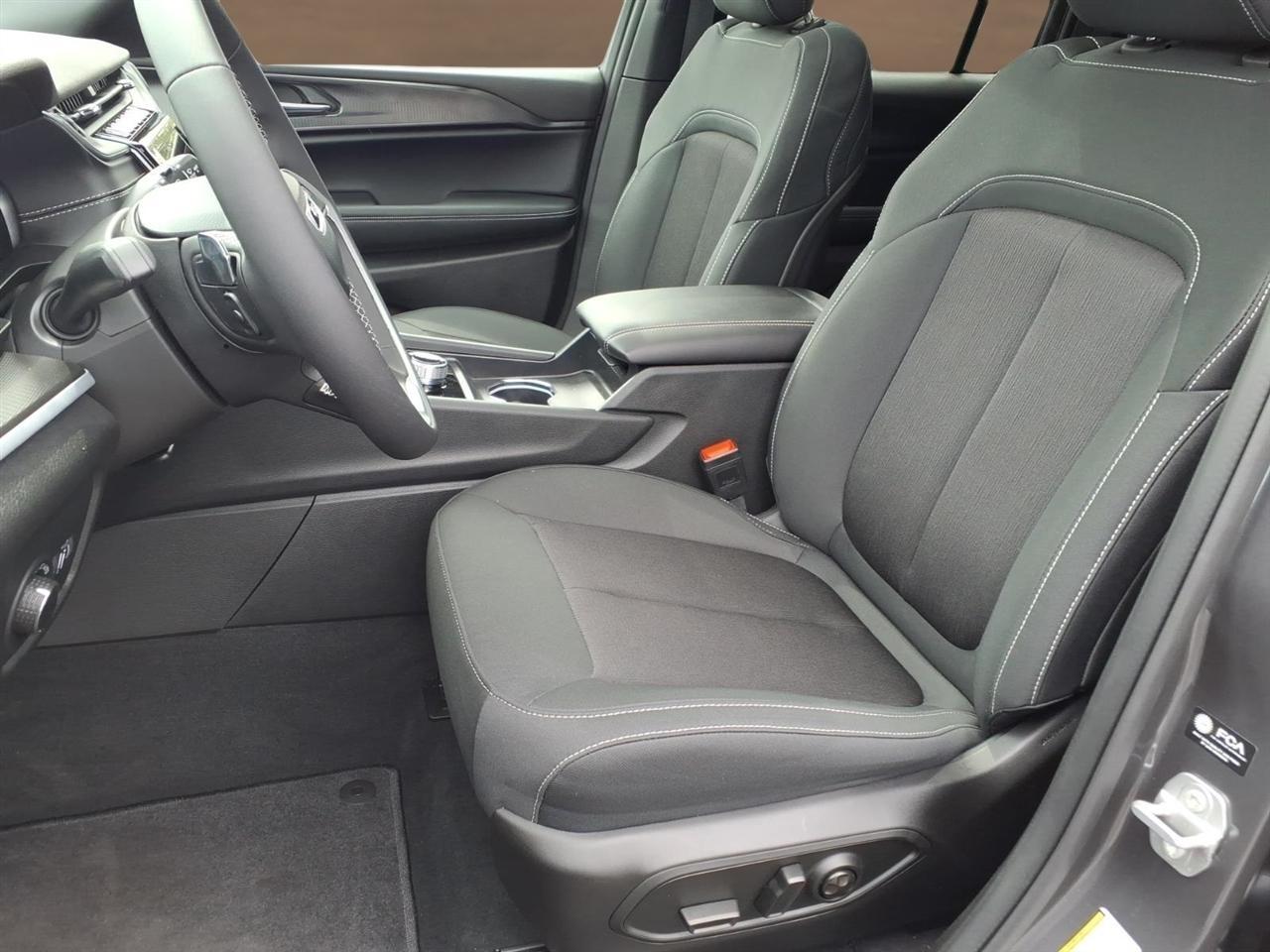 Jeep Grand Cherokee Laredo X 4x4 2025