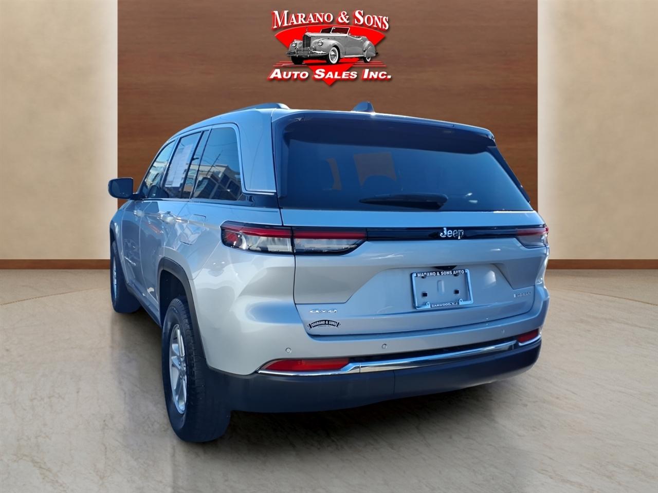 Jeep Grand Cherokee Laredo 4x4 2023