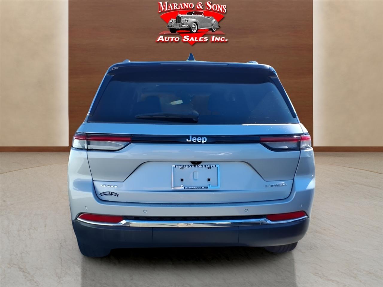 Jeep Grand Cherokee Laredo 4x4 2023