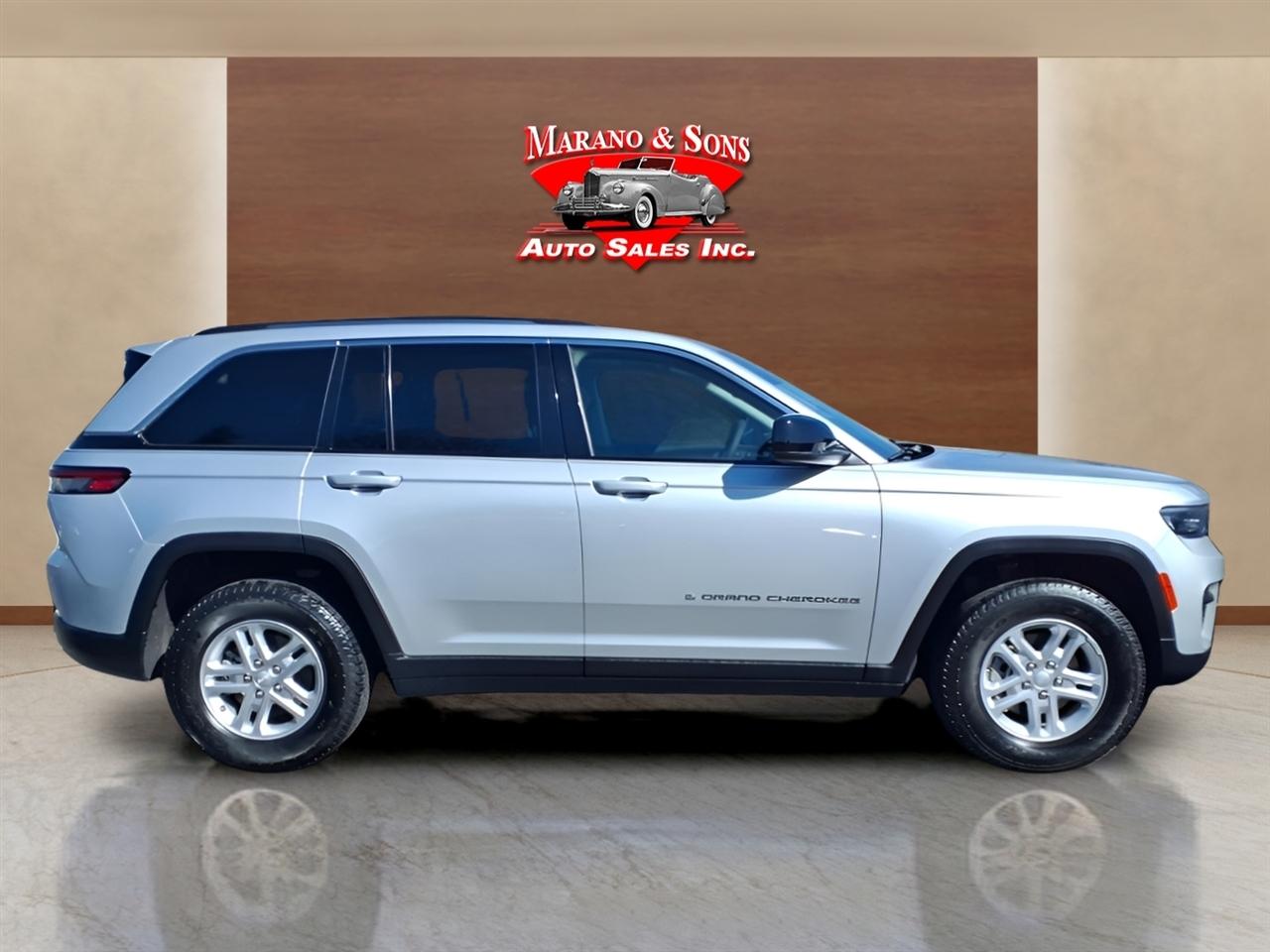 Jeep Grand Cherokee Laredo 4x4 2023