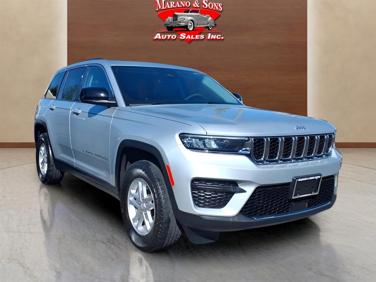 Jeep Grand Cherokee Laredo 4x4 2023