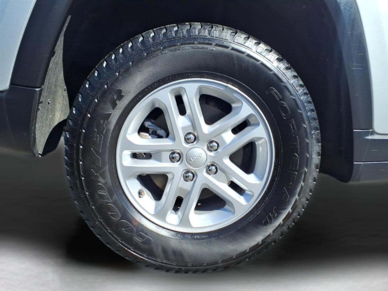 Jeep Grand Cherokee Laredo 4x4 2023