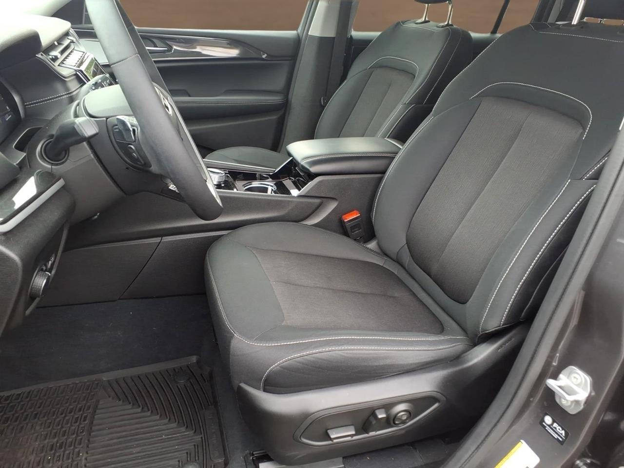 Jeep Grand Cherokee L Laredo 4x4 2023
