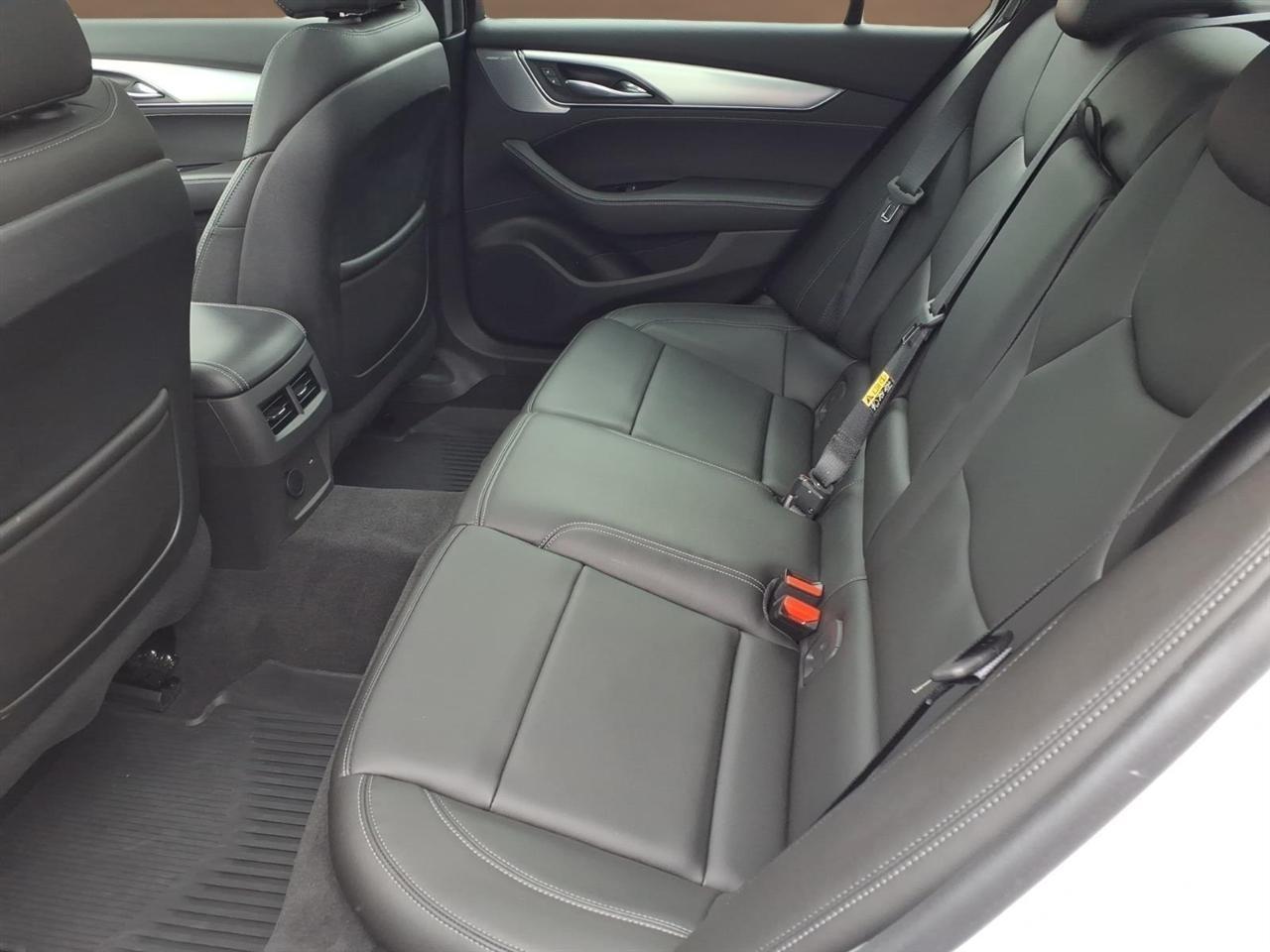 Cadillac CT5 4dr Sdn Luxury 2023