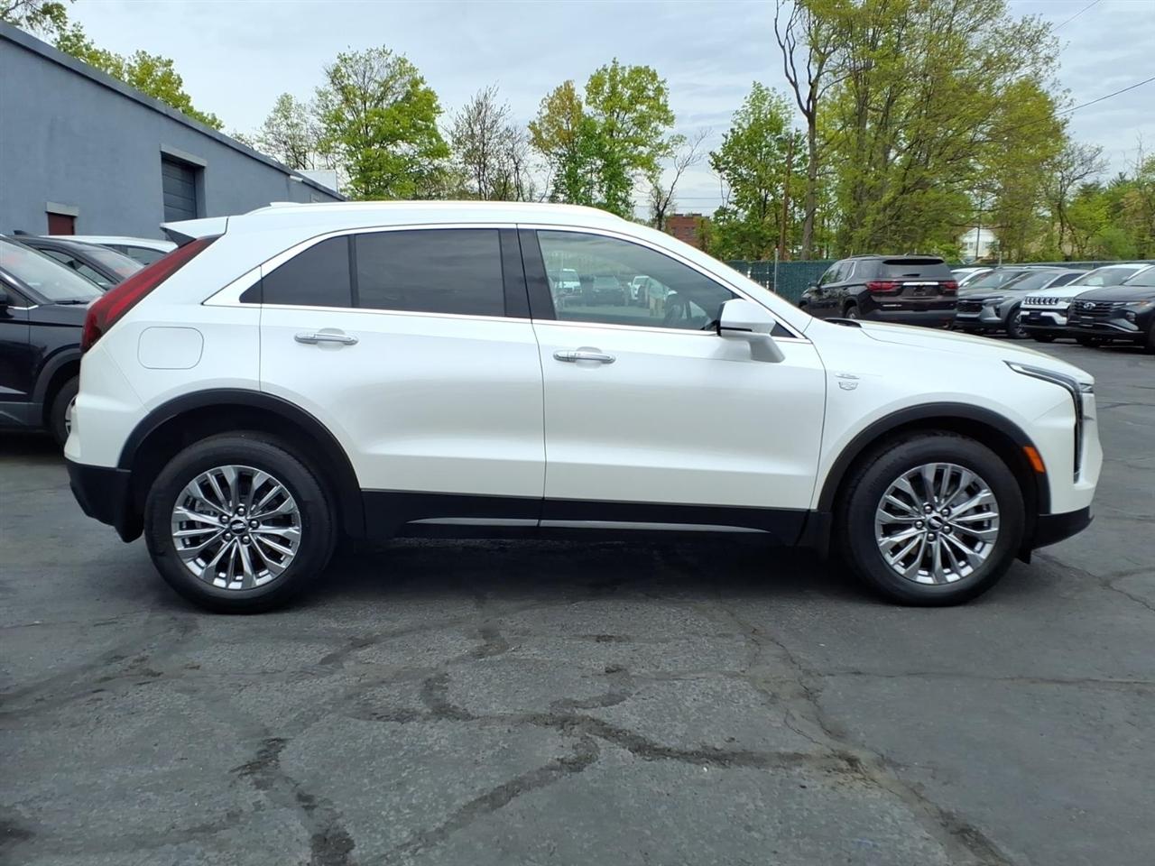 Cadillac XT4 AWD 4dr Premium Luxury 2024