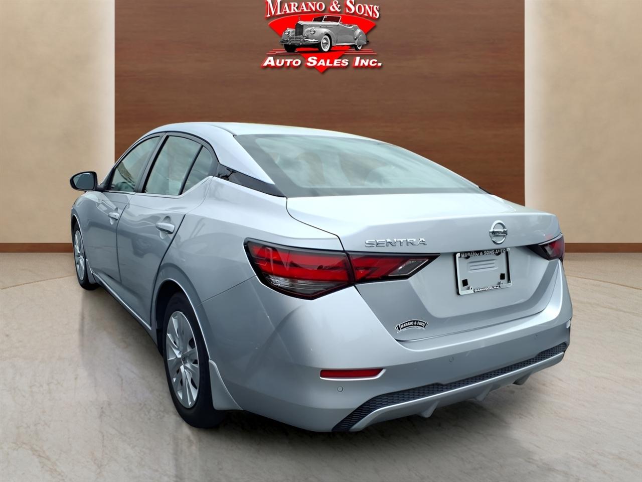 Nissan Sentra S CVT 2020