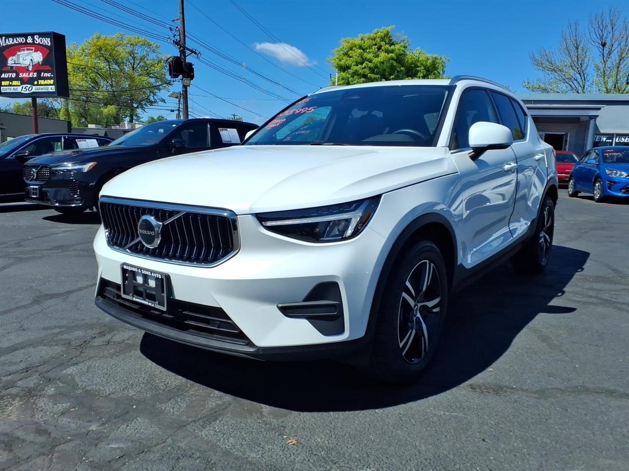 Volvo XC40 B5 AWD Core Bright Theme 2025
