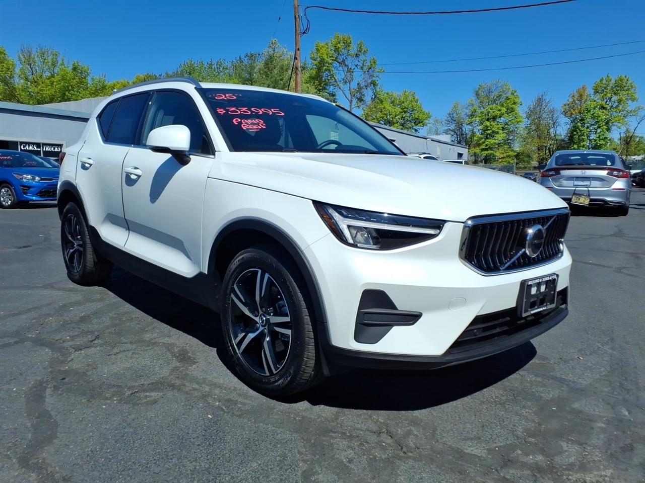 Volvo XC40 B5 AWD Core Bright Theme 2025