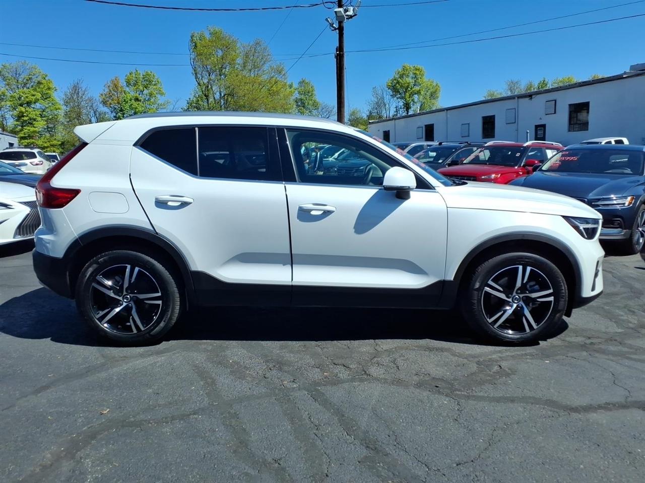 Volvo XC40 B5 AWD Core Bright Theme 2025