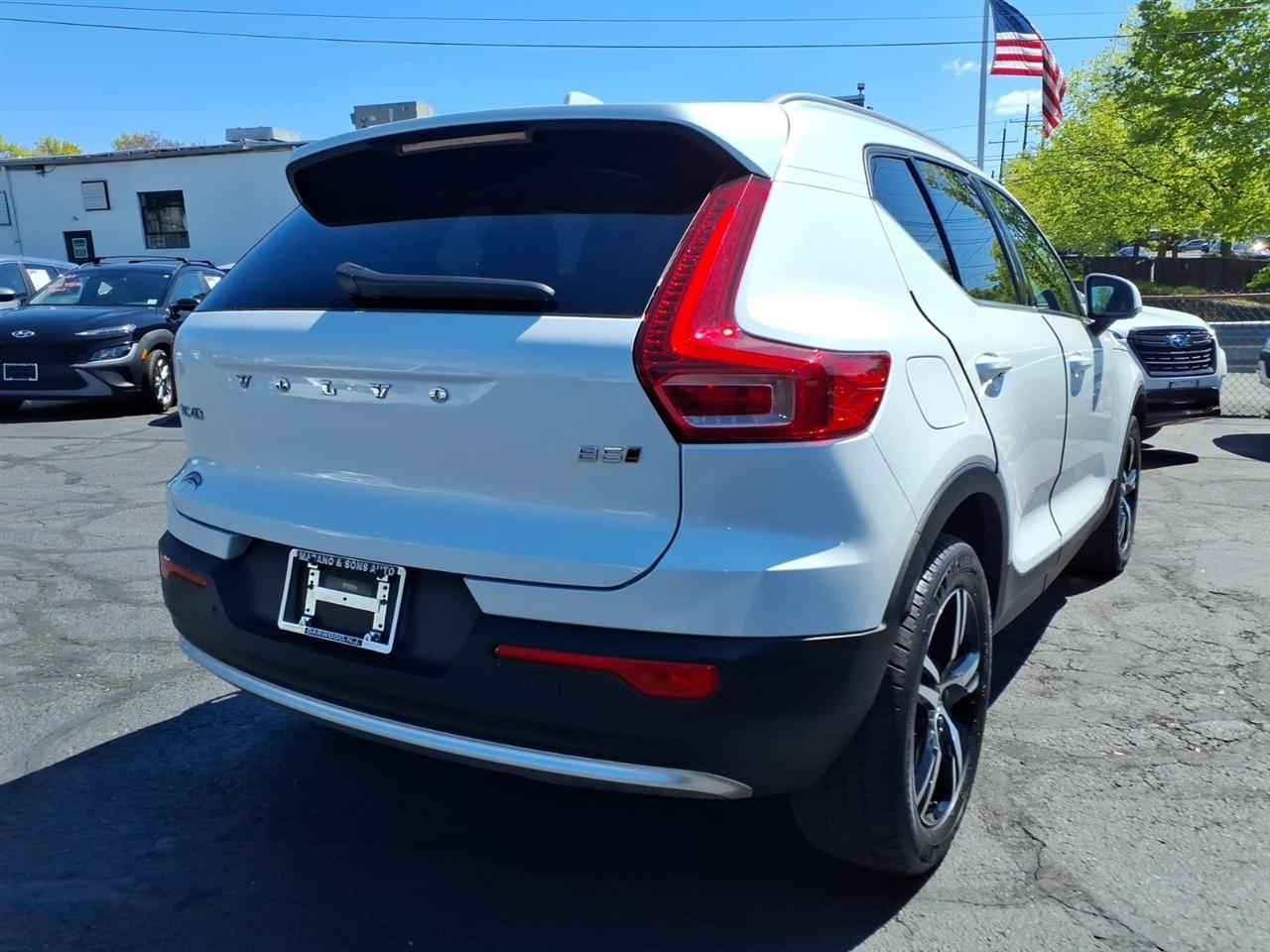 Volvo XC40 B5 AWD Core Bright Theme 2025