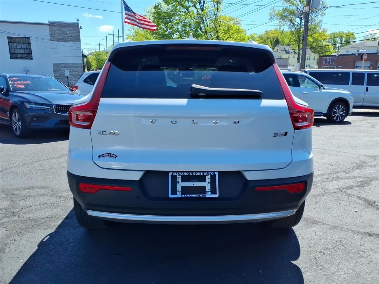 Volvo XC40 B5 AWD Core Bright Theme 2025
