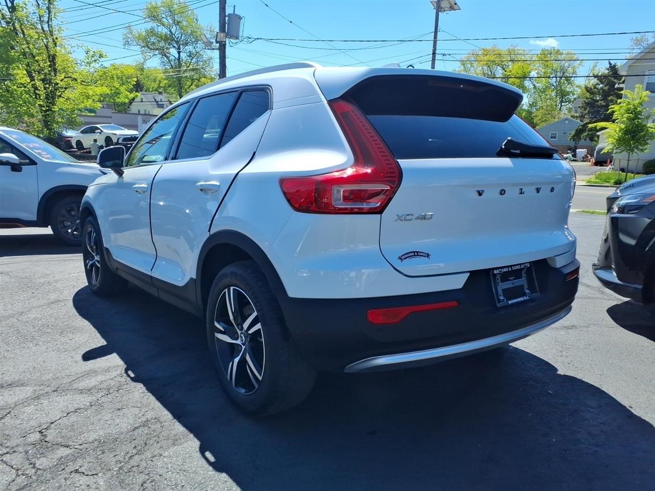 Volvo XC40 B5 AWD Core Bright Theme 2025