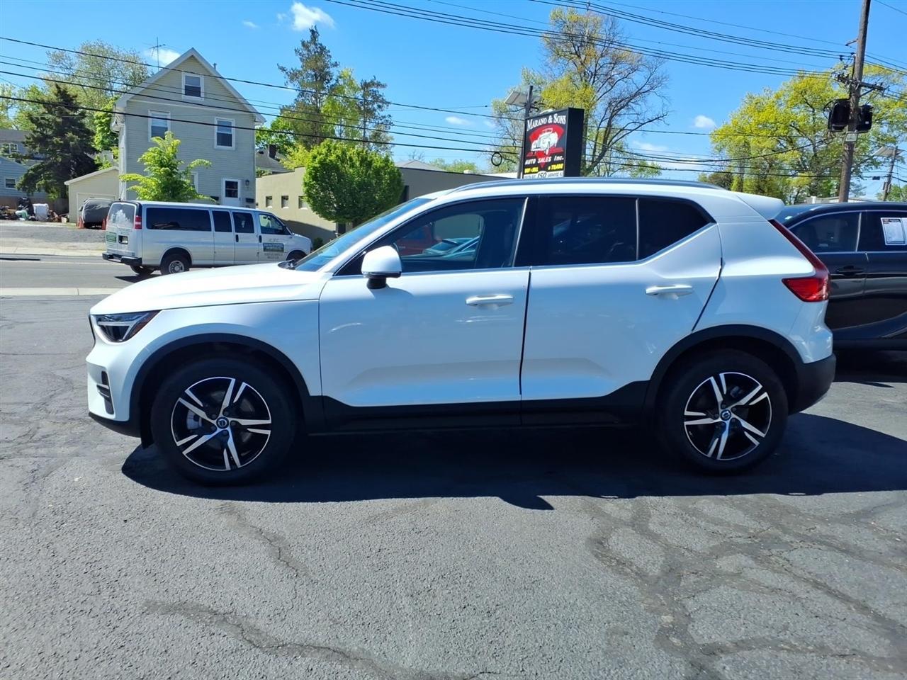 Volvo XC40 B5 AWD Core Bright Theme 2025