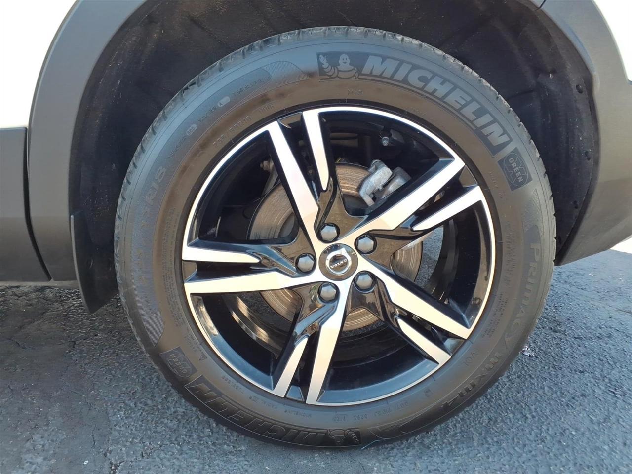 Volvo XC40 B5 AWD Core Bright Theme 2025