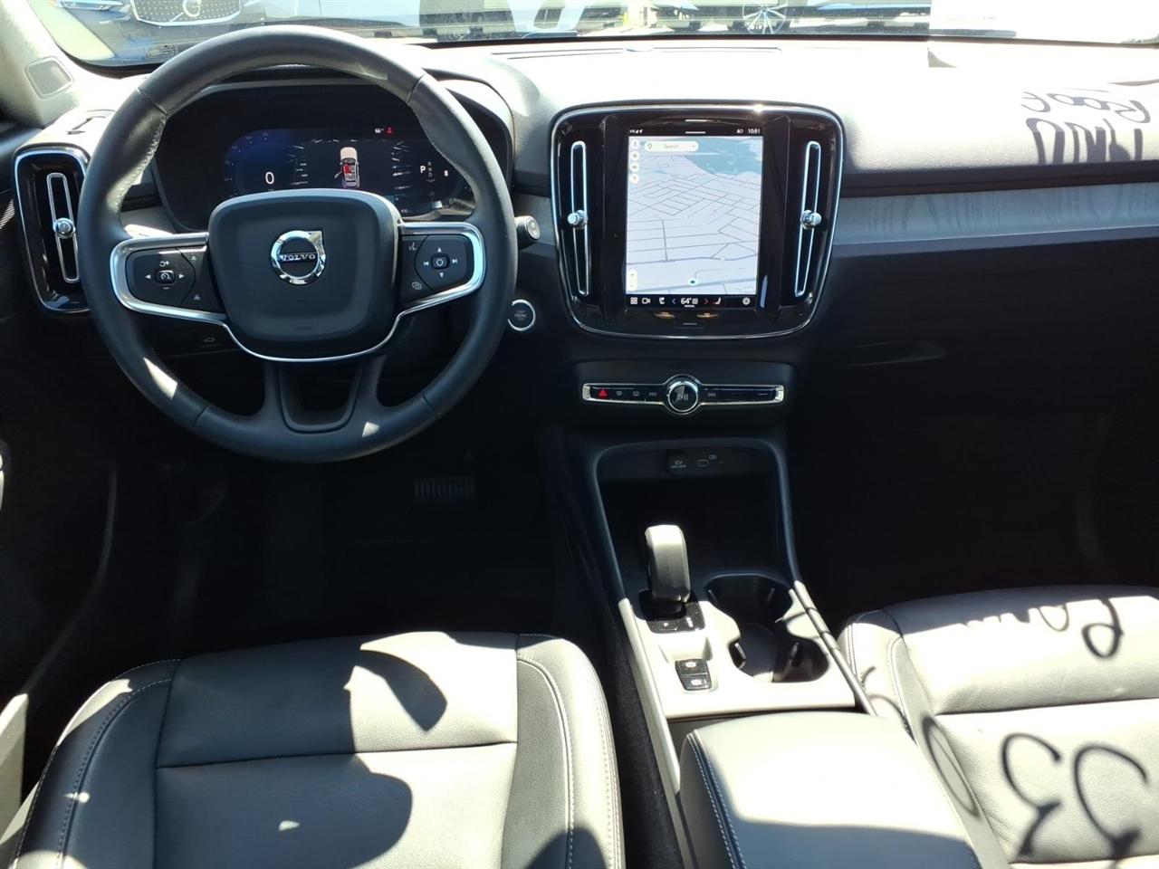 Volvo XC40 B5 AWD Core Bright Theme 2025