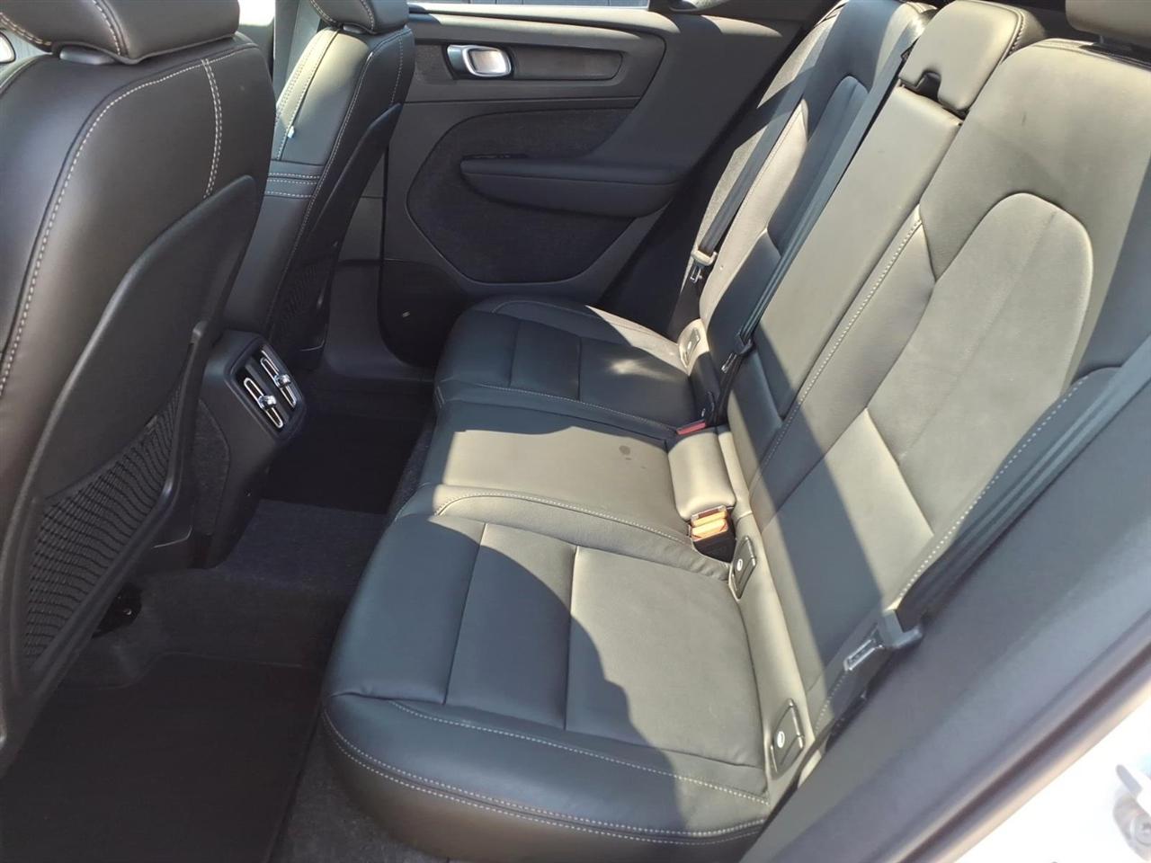 Volvo XC40 B5 AWD Core Bright Theme 2025