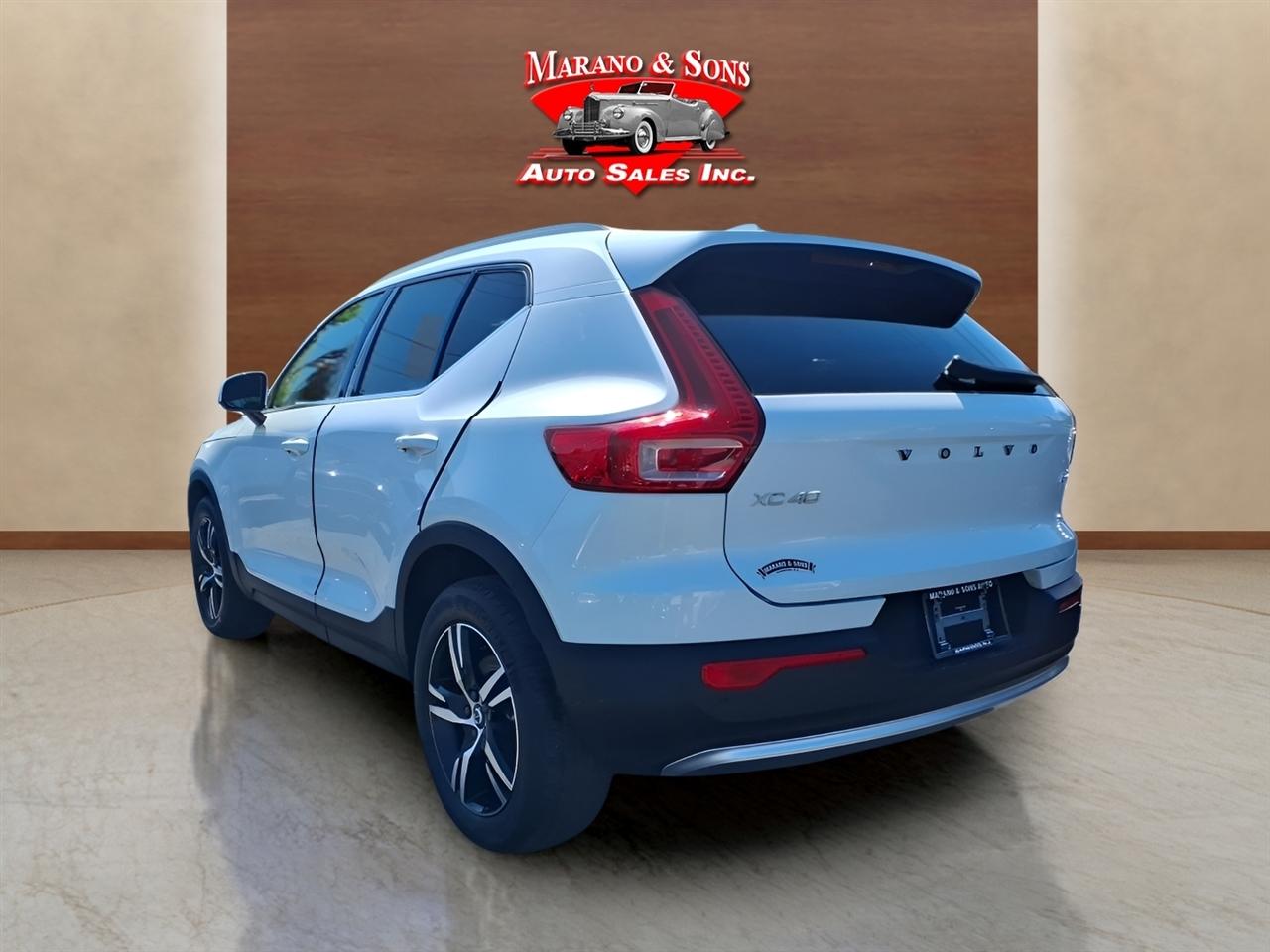 Volvo XC40 B5 AWD Core Bright Theme 2025