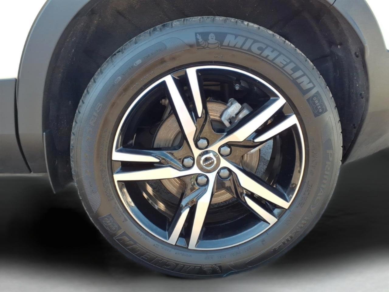 Volvo XC40 B5 AWD Core Bright Theme 2025