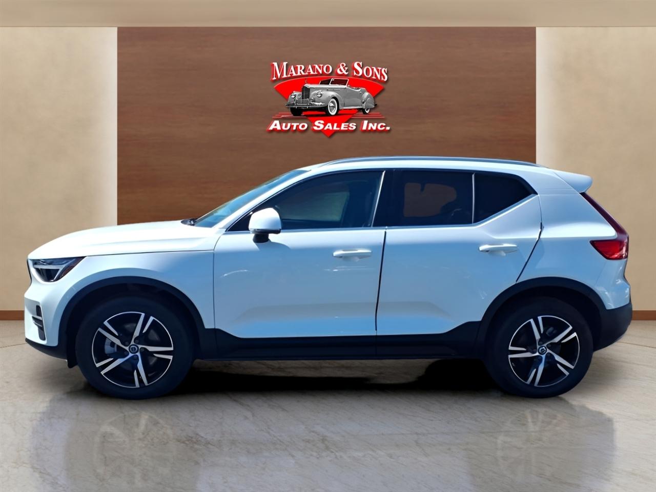 Volvo XC40 B5 AWD Core Bright Theme 2025