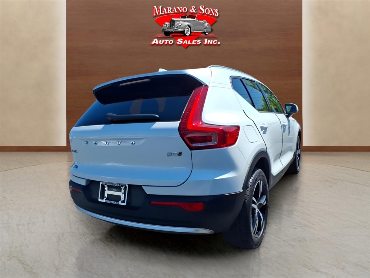 Volvo XC40 B5 AWD Core Bright Theme 2025