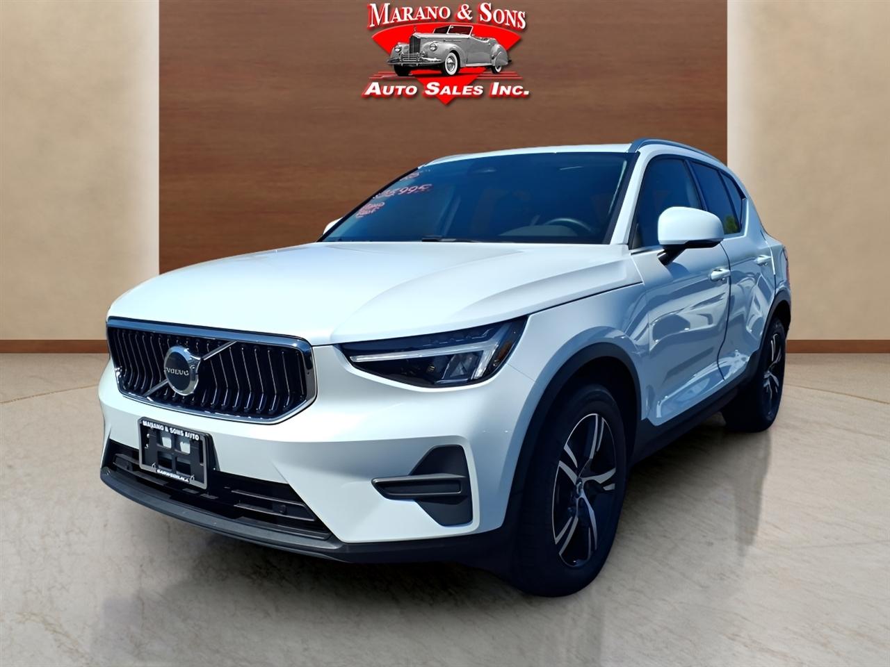 2025 Volvo XC40 B5 Core Bright AWD's photo