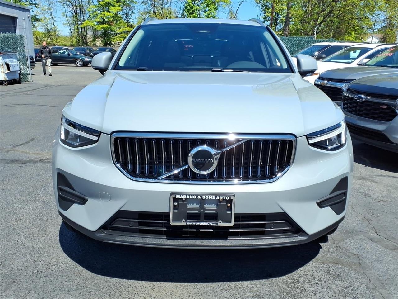 Volvo XC40 B5 AWD Core Bright Theme 2025