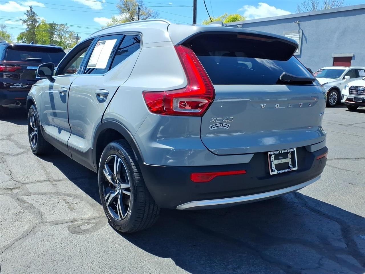 Volvo XC40 B5 AWD Core Bright Theme 2025