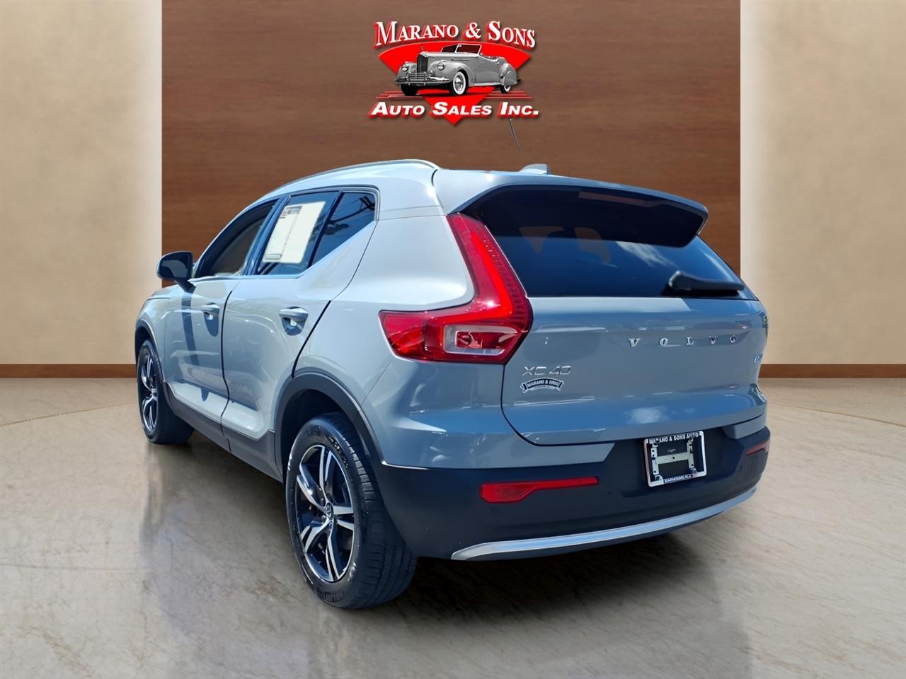 Volvo XC40 B5 AWD Core Bright Theme 2025