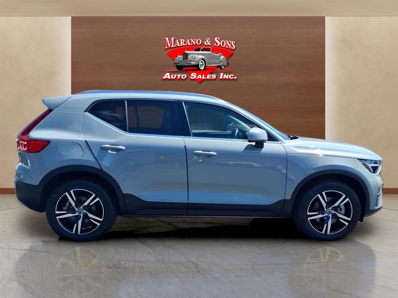 Volvo XC40 B5 AWD Core Bright Theme 2025