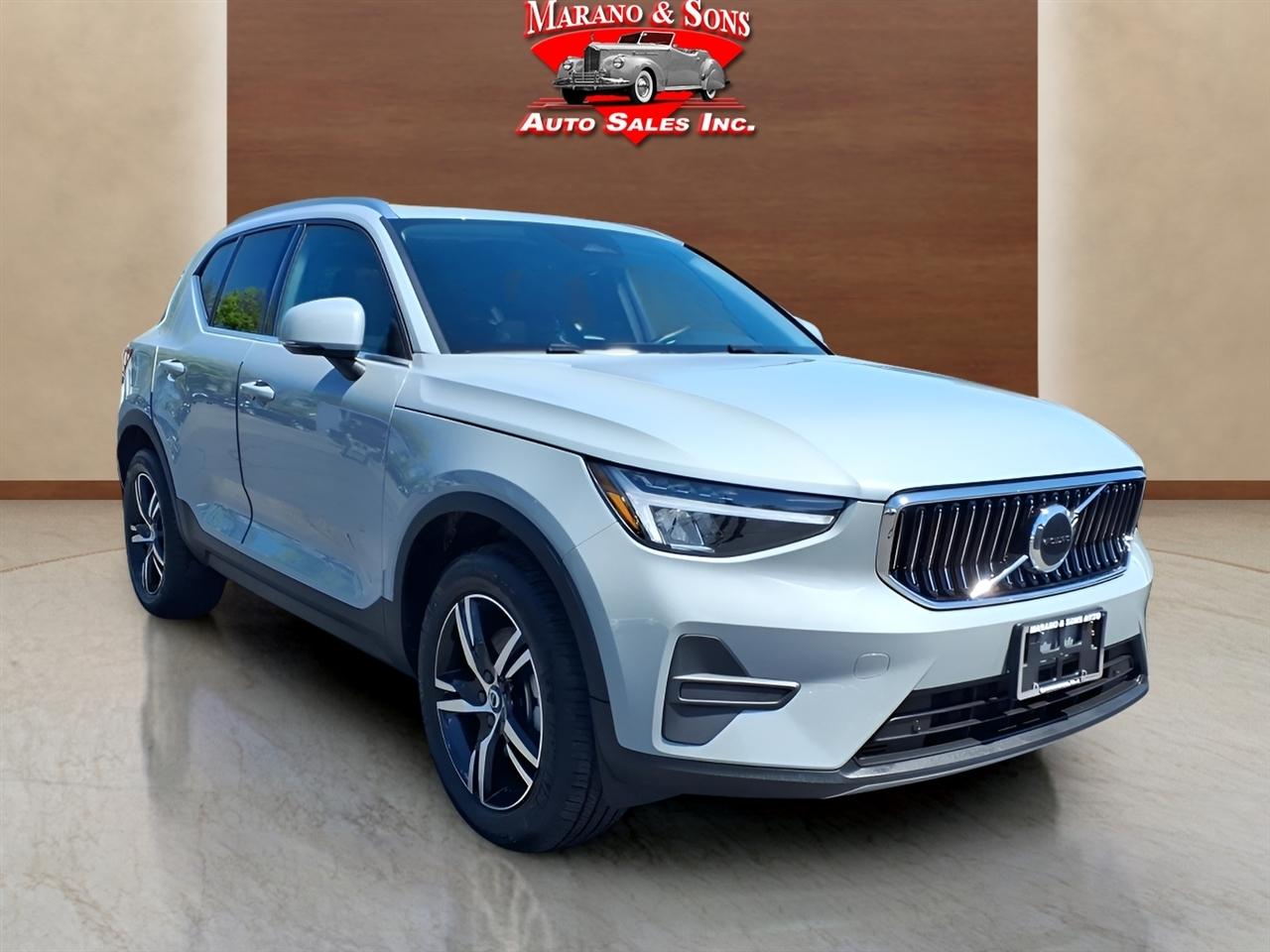 Volvo XC40 B5 AWD Core Bright Theme 2025